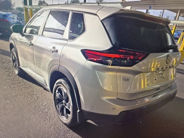 Certified 2025 Nissan Rogue SV FWD image 9