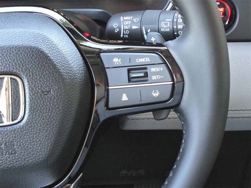 New 2025 Honda Pilot Touring image 15