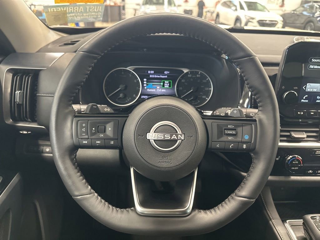 Used 2024 Nissan Pathfinder SL AWD/4WD image 7