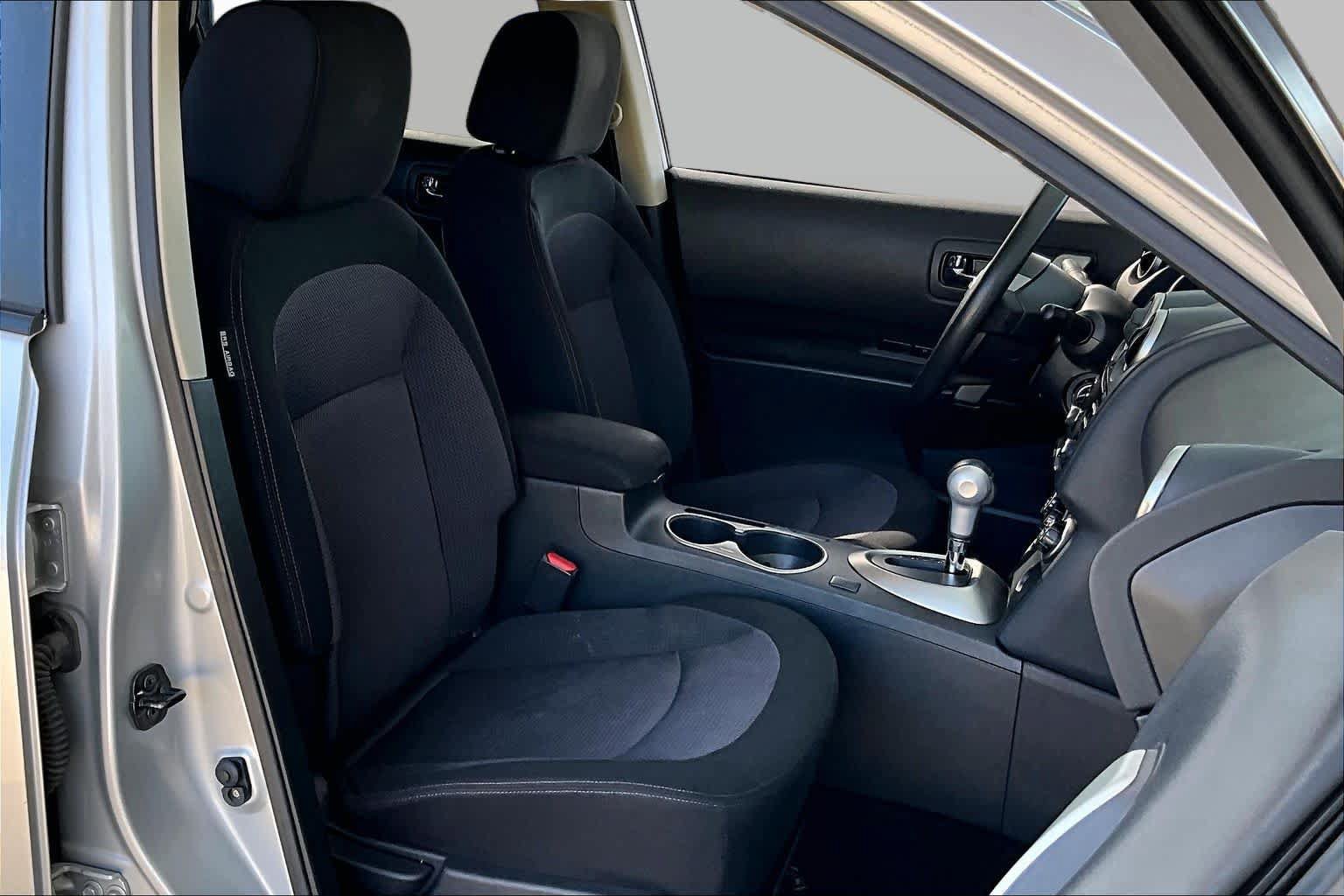 Used 2013 Nissan Rogue SV AWD/4WD image 9