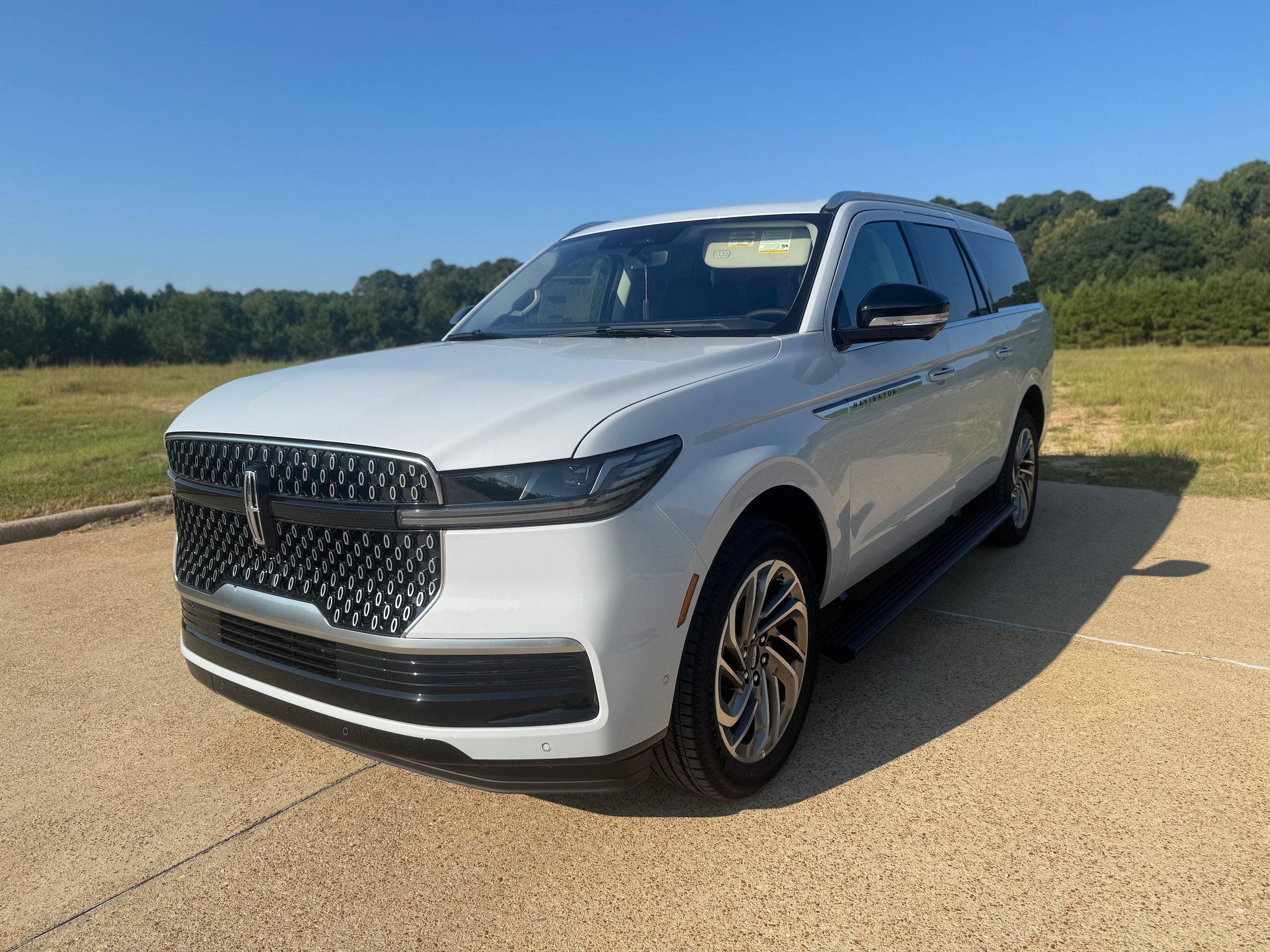 New 2025 Lincoln Navigator L Reserve AWD/4WD image 1