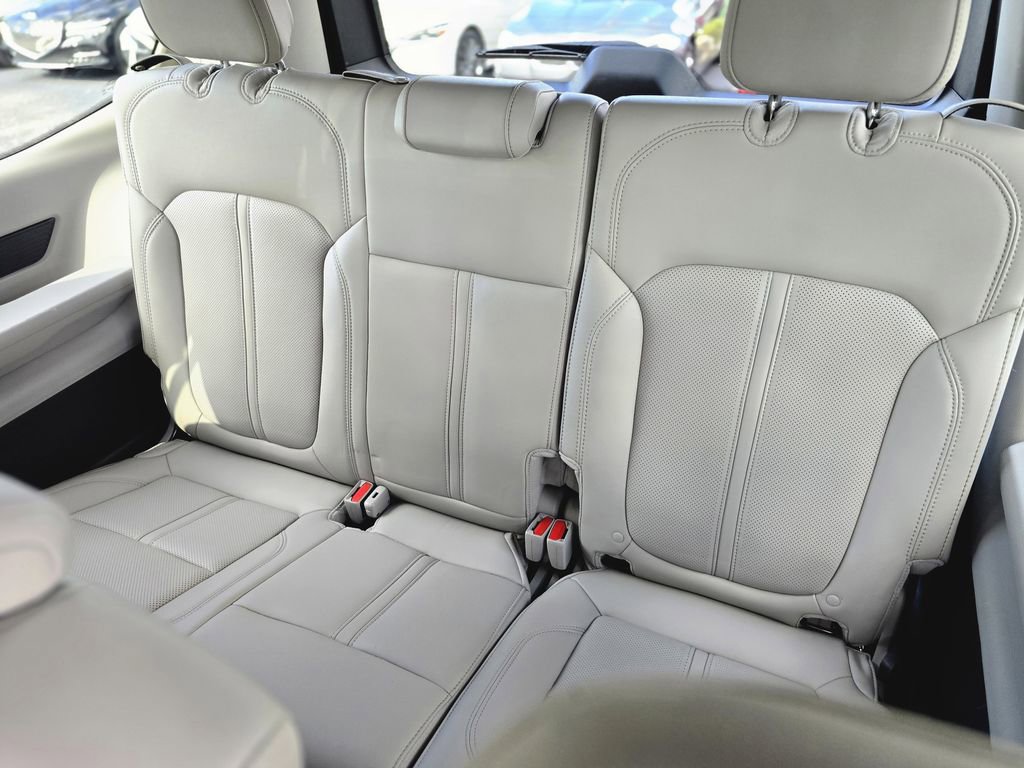 Used 2024 Jeep Wagoneer 2WD image 13