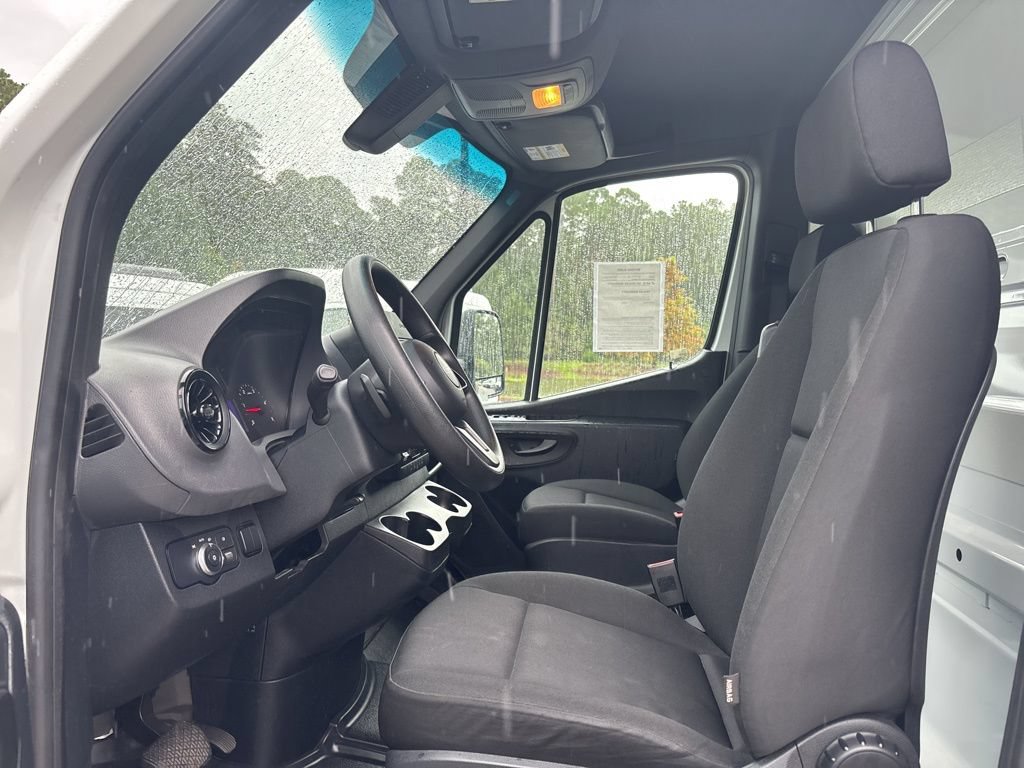 Used 2021 Freightliner Sprinter 3500 RWD image 33
