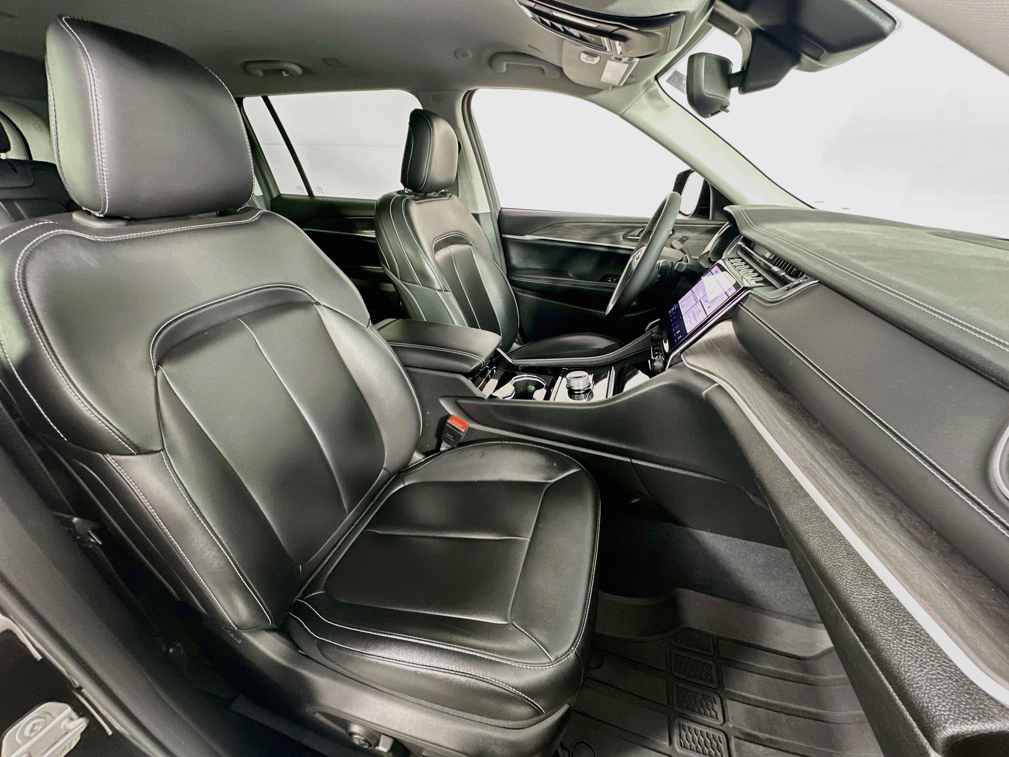 Used 2023 Jeep Grand Cherokee L Limited RWD image 30