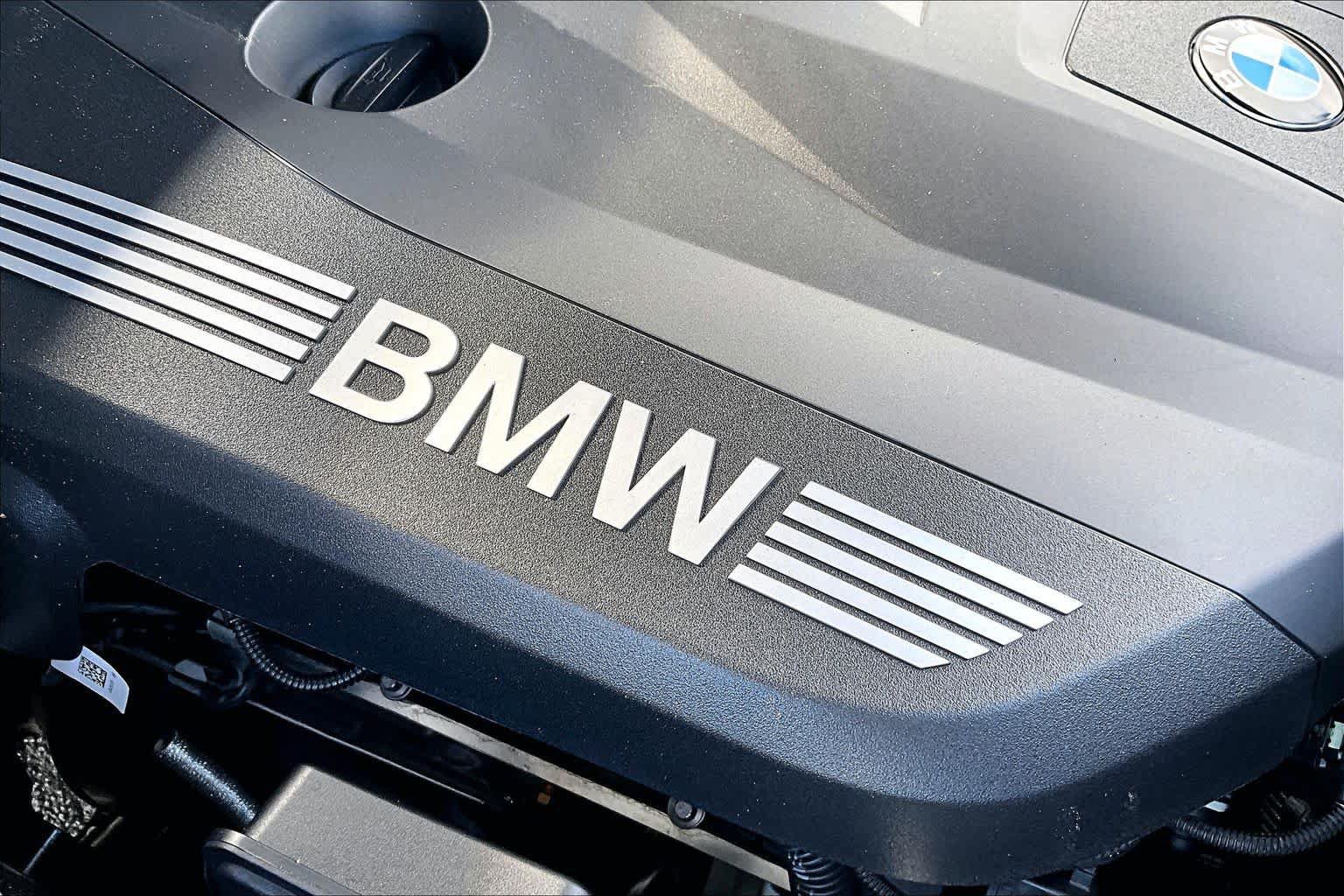 Used 2025 BMW X7 xDrive40i w/ M Sport Package AWD/4WD image 33