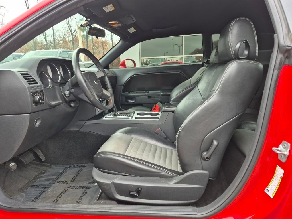 Used 2009 Dodge Challenger SE image 2