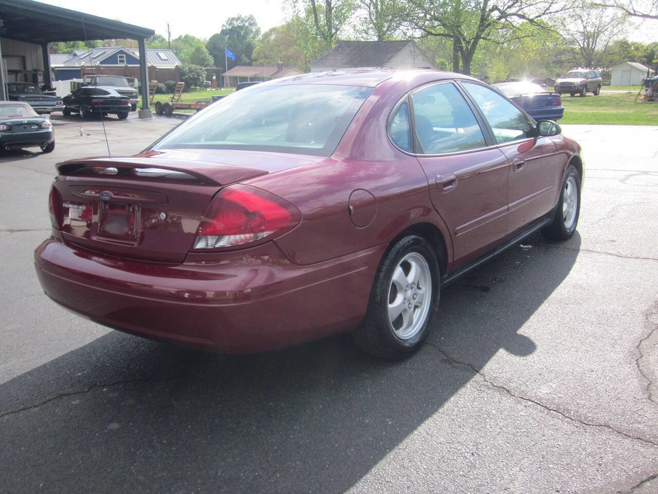 Used 2005 Ford Taurus SE FWD image 6