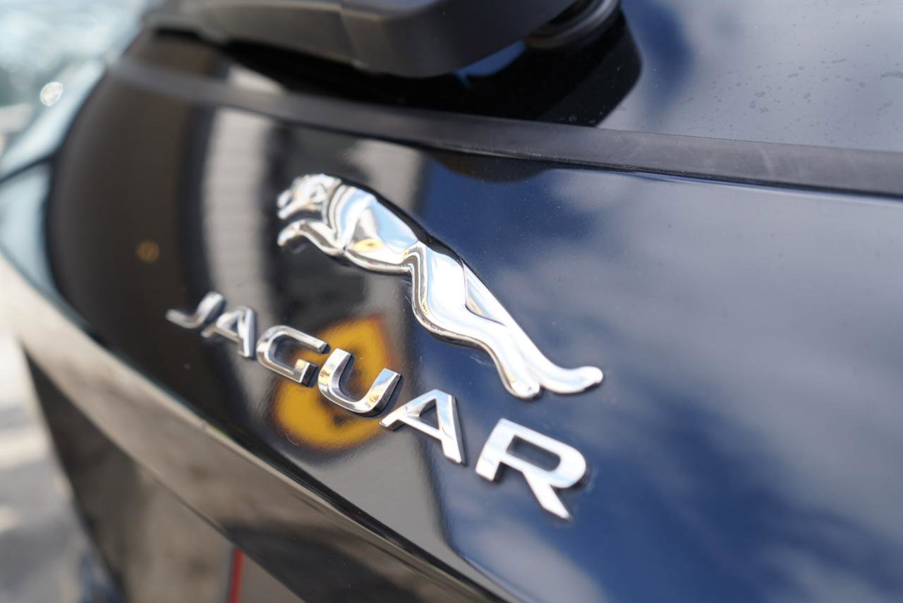 Used 2019 Jaguar F-PACE R-Sport image 21