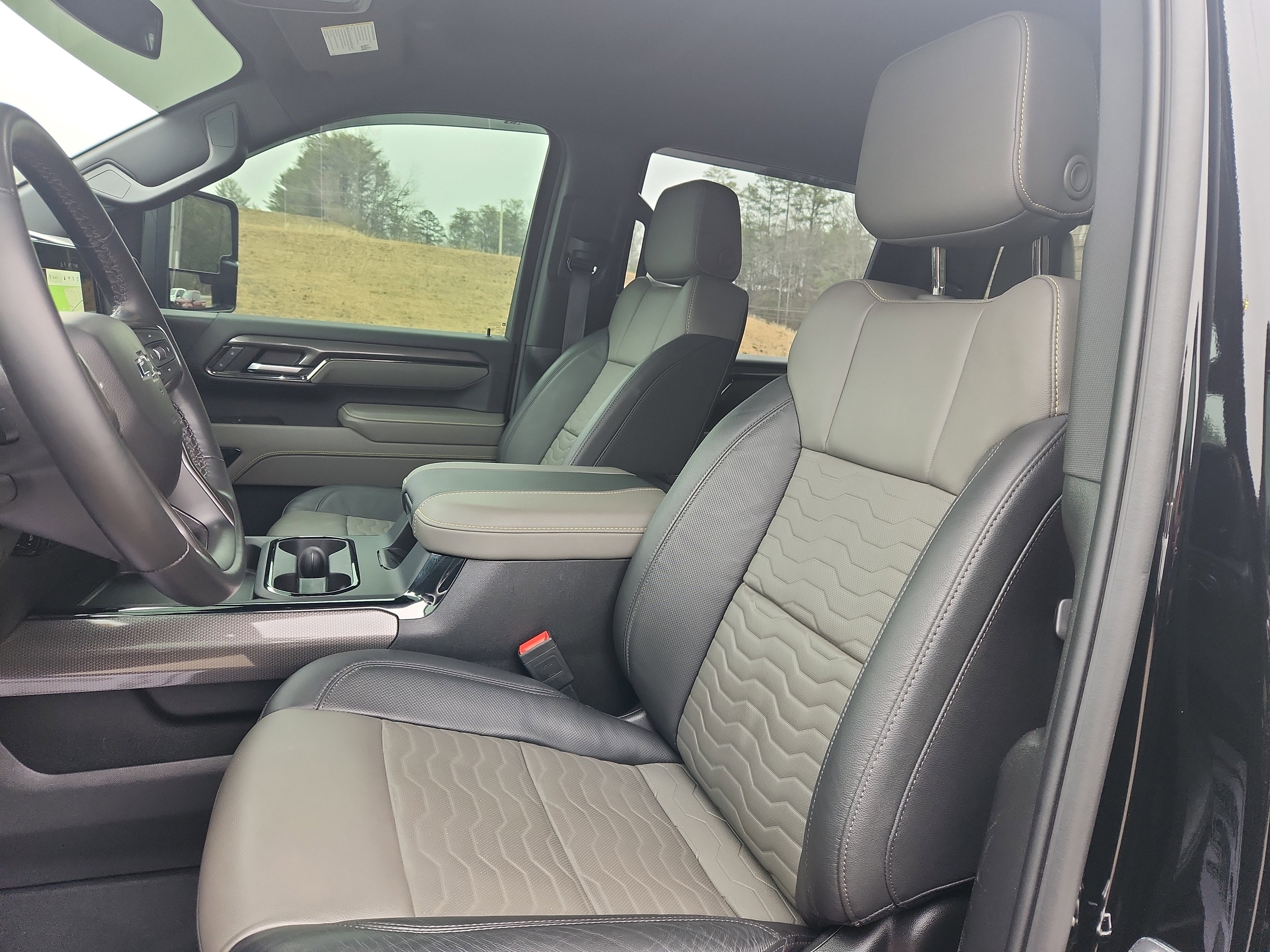 Used 2025 Chevrolet Silverado 2500 ZR2 AWD/4WD image 24