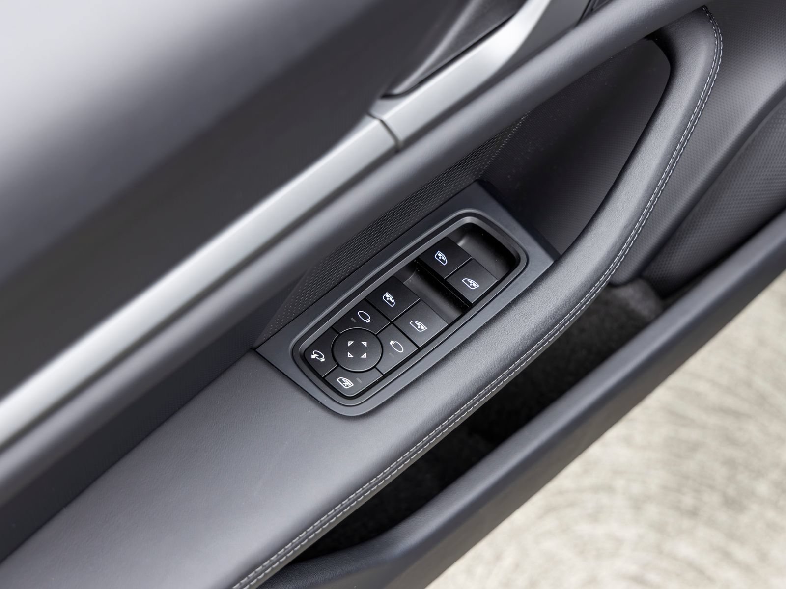Certified 2025 Porsche Taycan RWD image 27