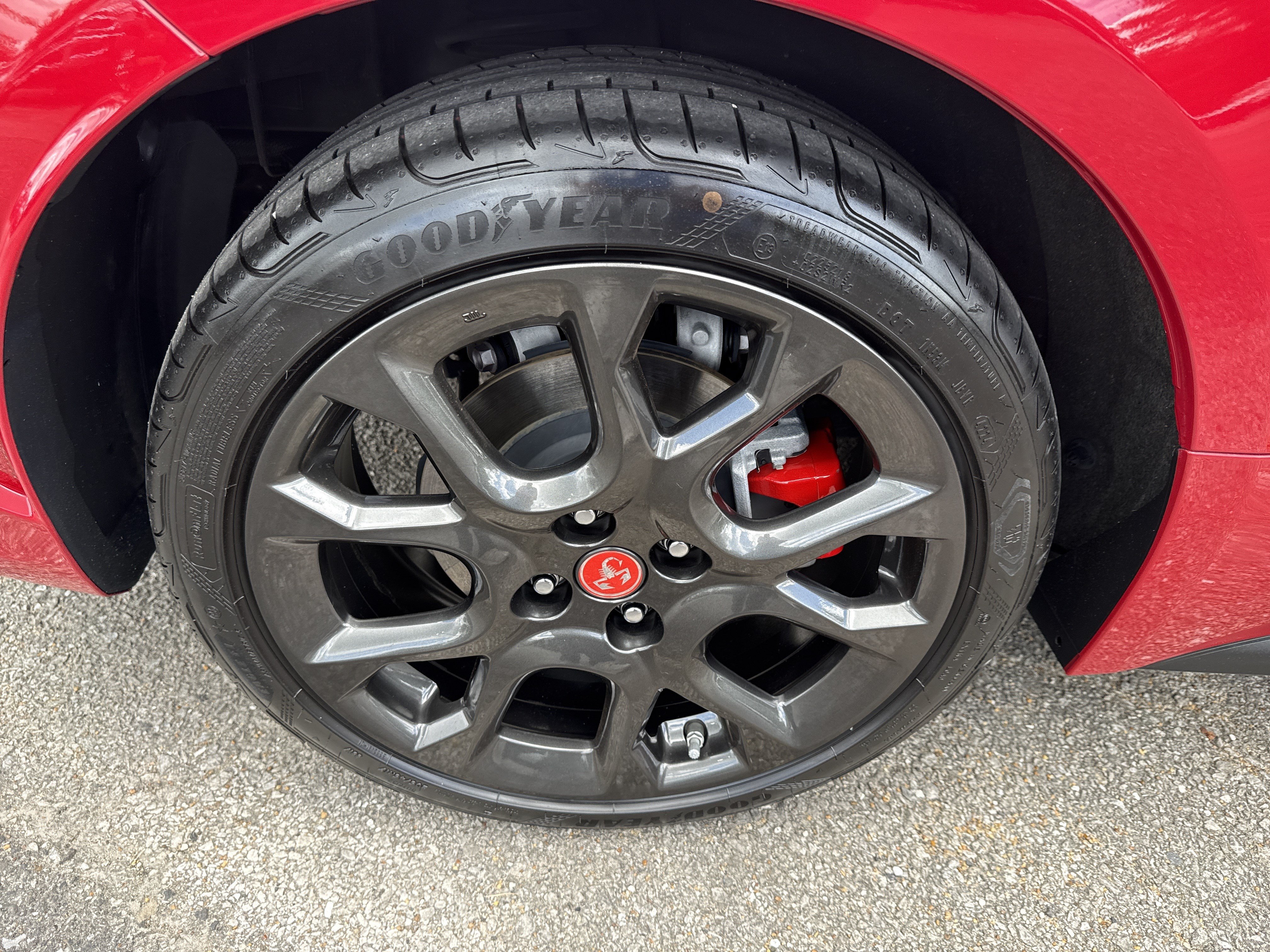 Used 2020 FIAT 124 Spider Abarth RWD image 16