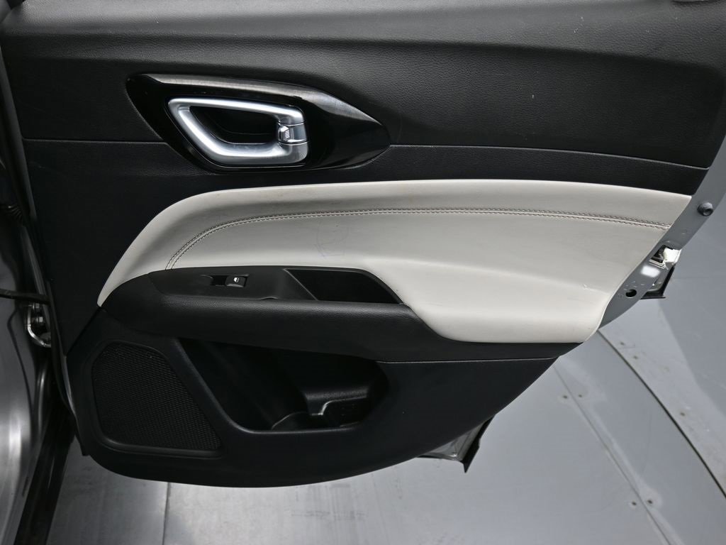 Used 2022 Jeep Compass Limited image 14