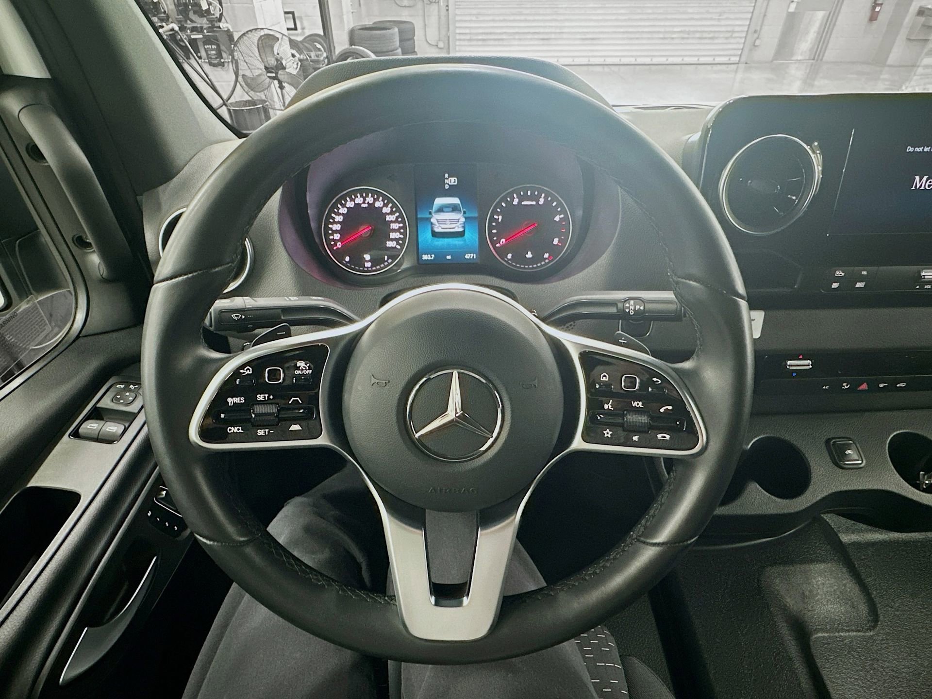 Used 2023 Mercedes-Benz Sprinter 2500 image 10
