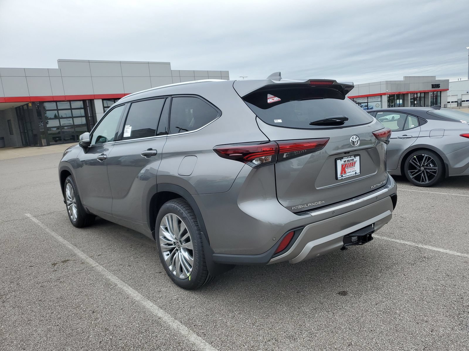 New 2026 Toyota Highlander Platinum AWD/4WD image 3