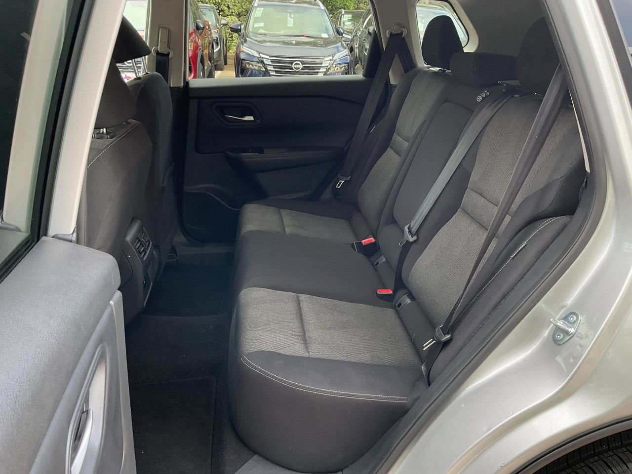 Used 2025 Nissan Rogue SV image 15