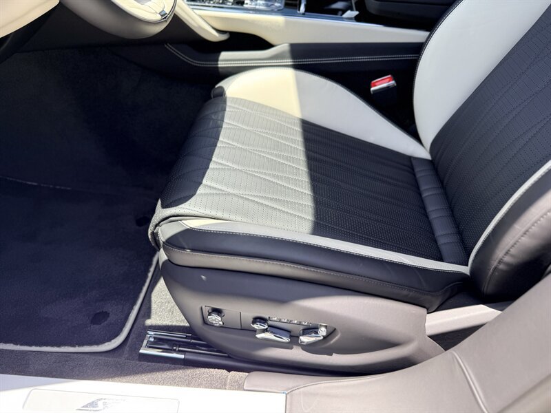 Used 2023 Bentley Flying Spur S V8 AWD/4WD image 26