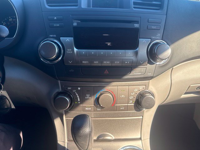 Used 2012 Toyota Highlander FWD w/ Tech Pkg image 31