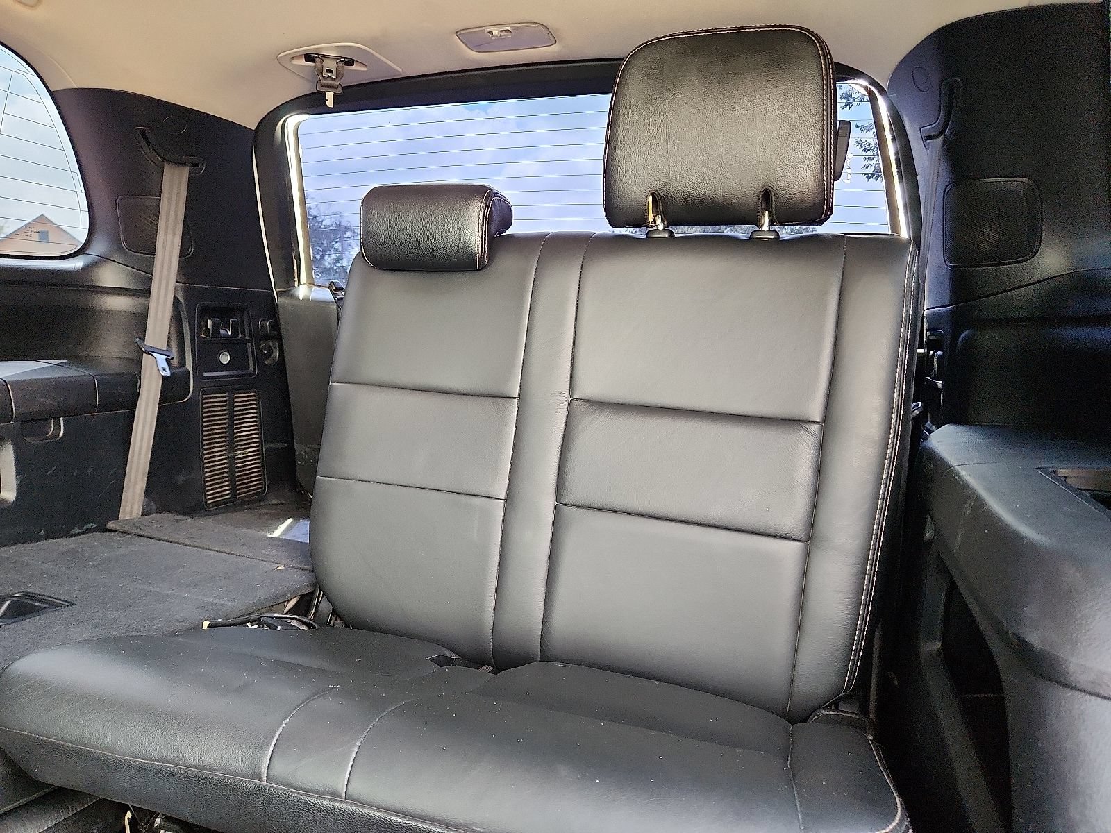Used 2017 Toyota Sequoia SR5 w/ Sport Appearance Package AWD/4WD image 9