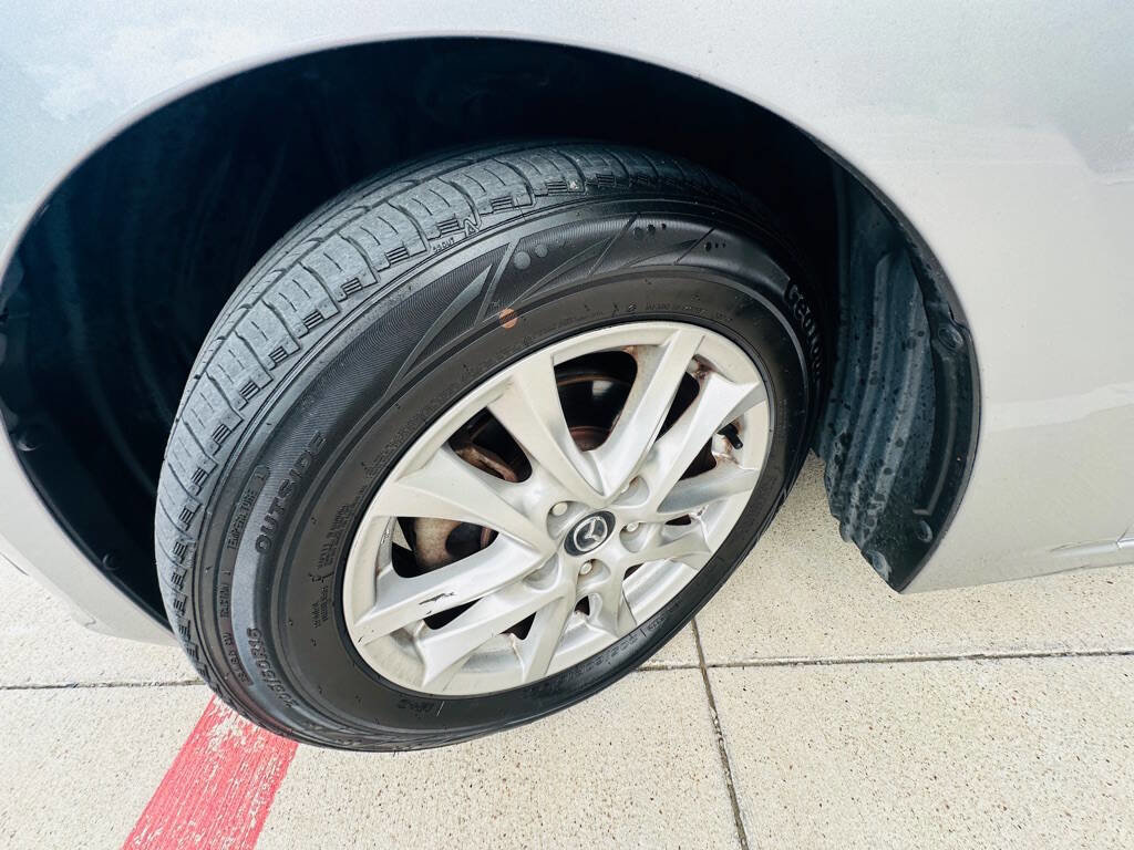 Used 2015 MAZDA MAZDA3 i Touring w/ Technology Package FWD image 25