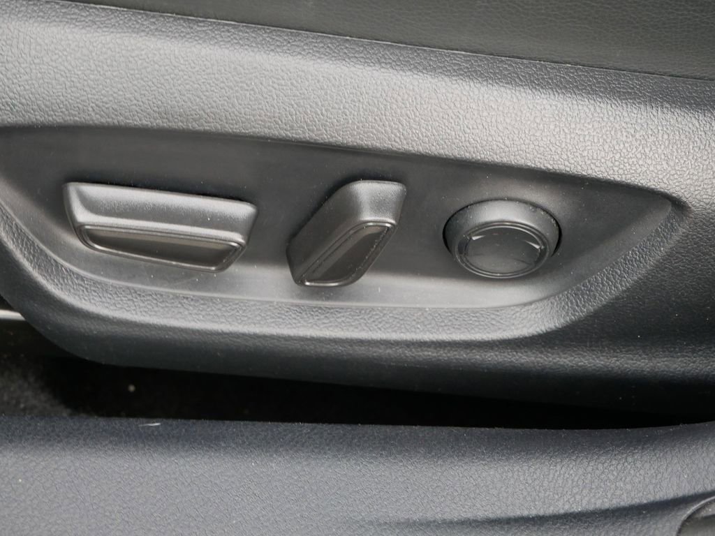 Used 2023 Toyota Camry SE image 17