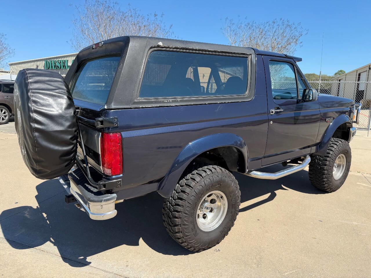 Used 1995 Ford Bronco XLT image 2