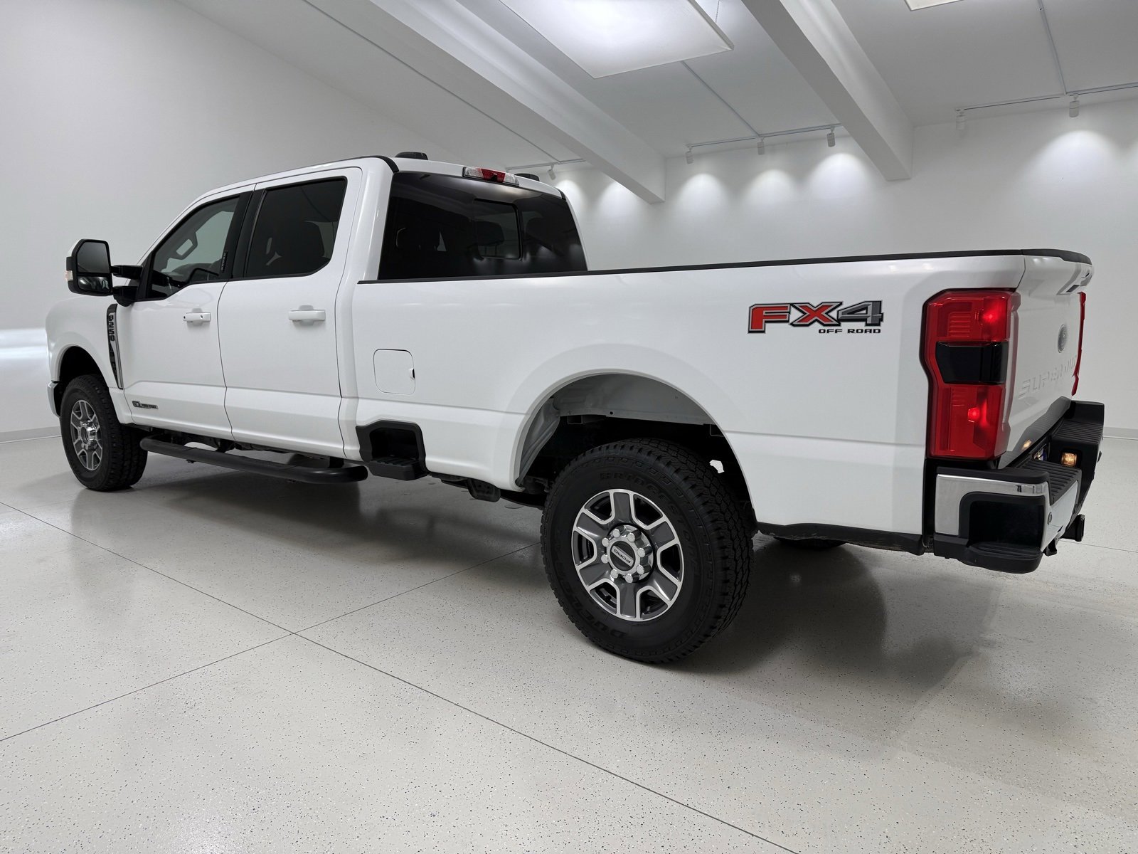 Used 2023 Ford F250 Lariat w/ FX4 Off-Road Package image 6
