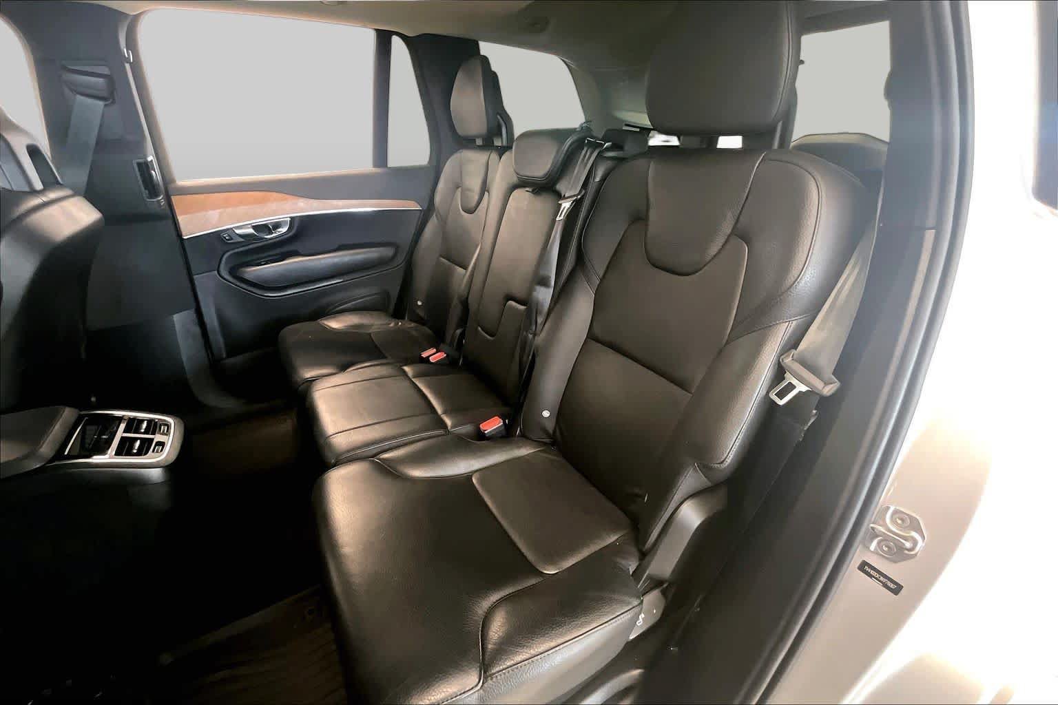 Used 2022 Volvo XC90 T5 Momentum w/ Climate Package FWD image 18