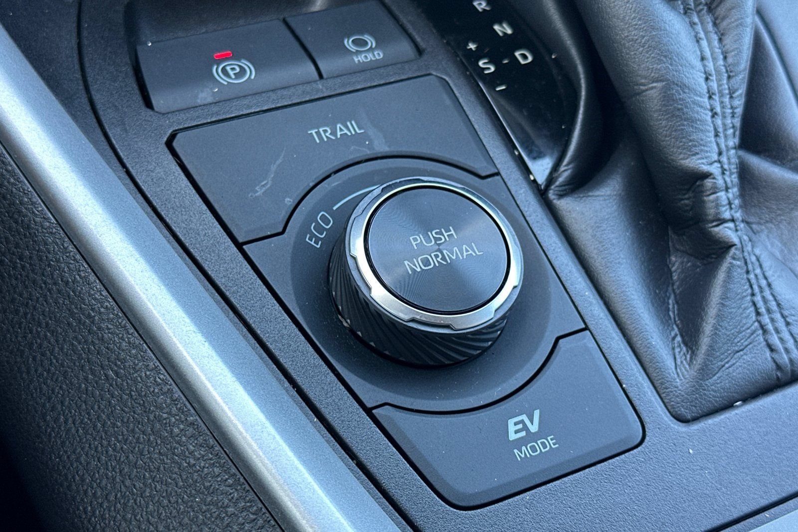 Certified 2022 Toyota RAV4 LE AWD/4WD image 32