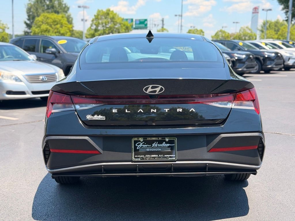 Used 2024 Hyundai Elantra SEL FWD image 10