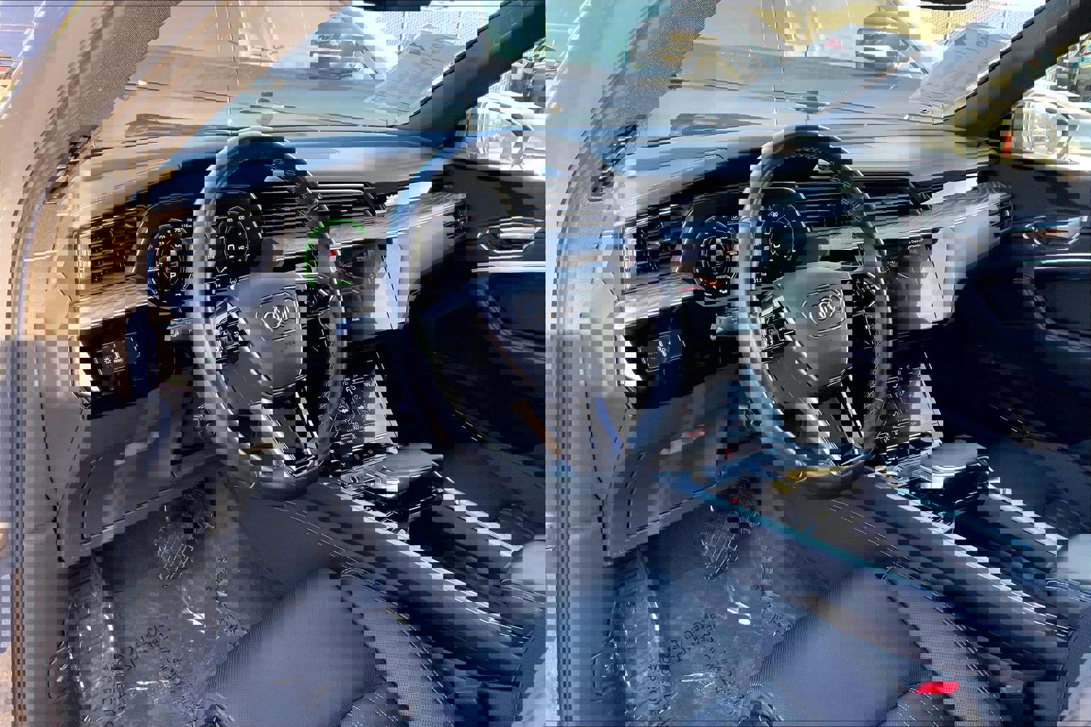 Used 2024 Audi Q8 e-tron Prestige image 17