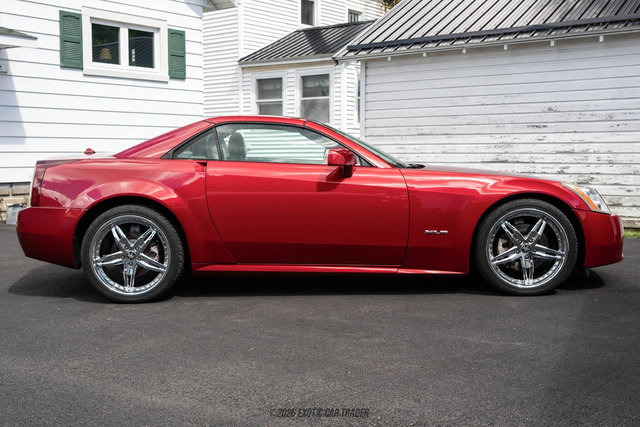 Used 2005 Cadillac XLR RWD image 19