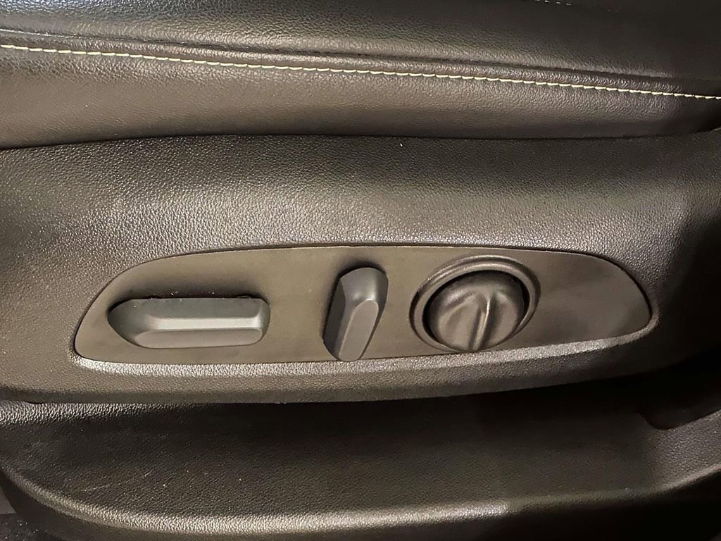 Used 2023 Chevrolet Traverse LT image 13