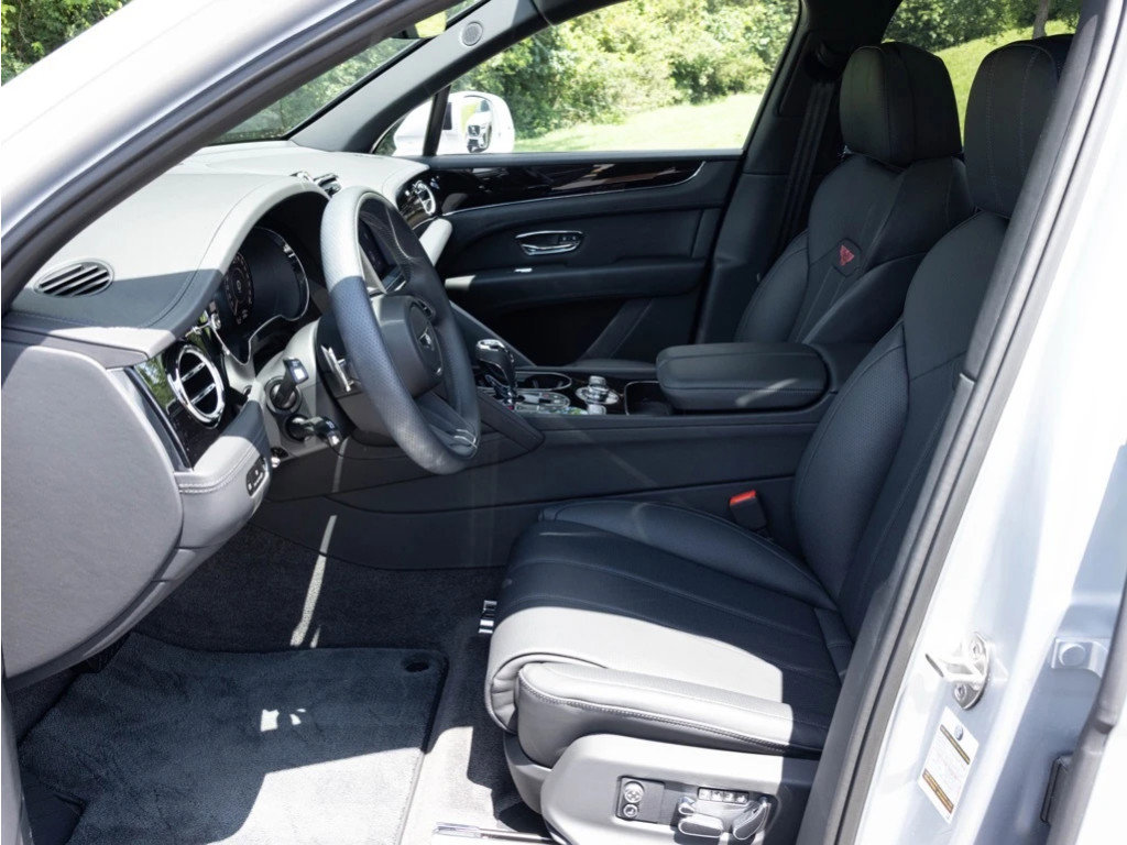 Certified 2024 Bentley Bentayga Extended Wheelbase image 19