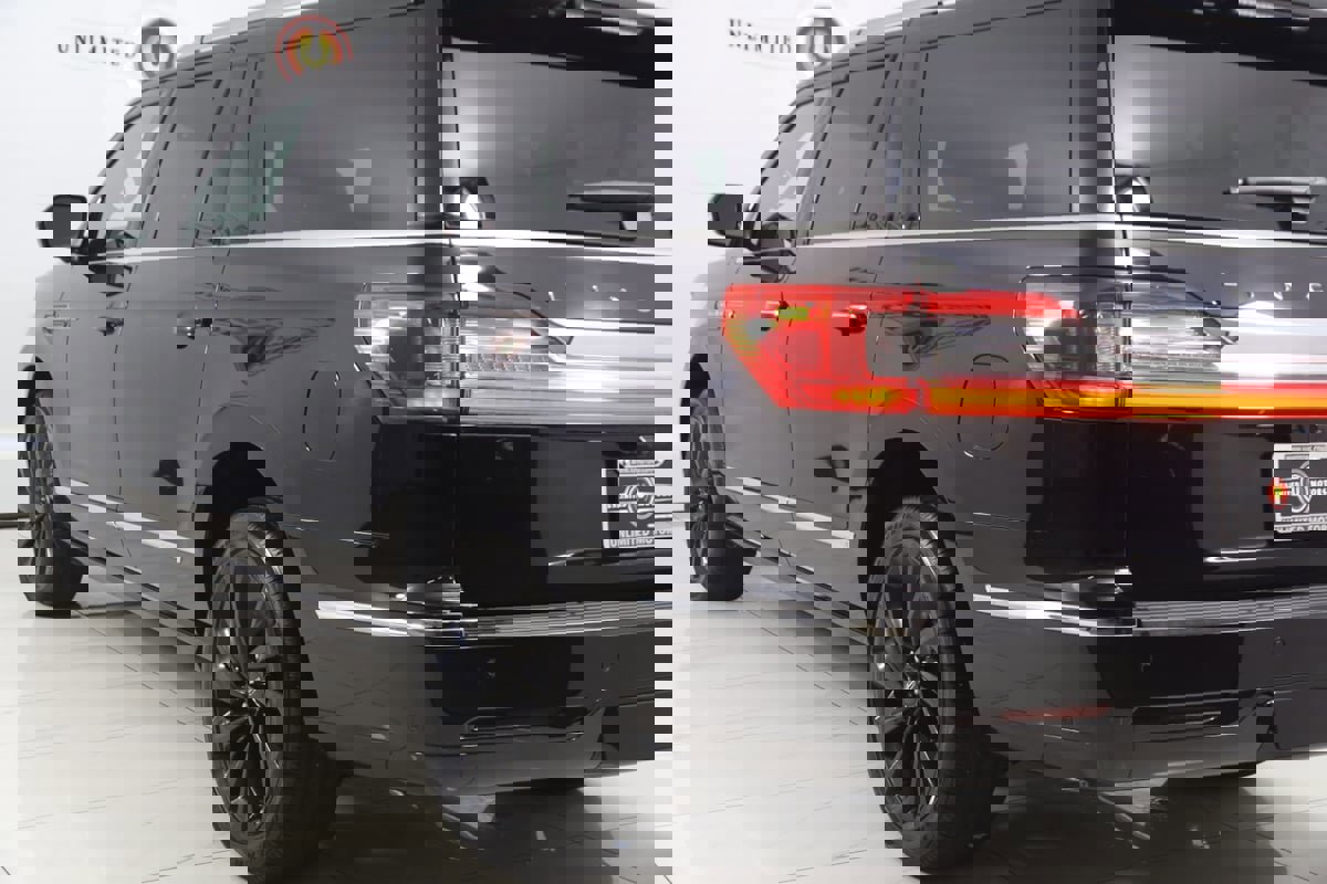 Used 2020 Lincoln Navigator L Reserve w/ Equipment Group 208A Reserve image 26