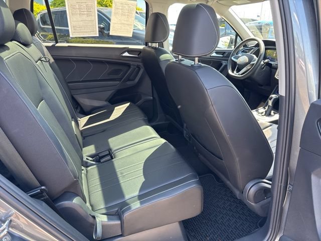 Used 2023 Volkswagen Tiguan SE w/ Panoramic Sunroof Package FWD image 23