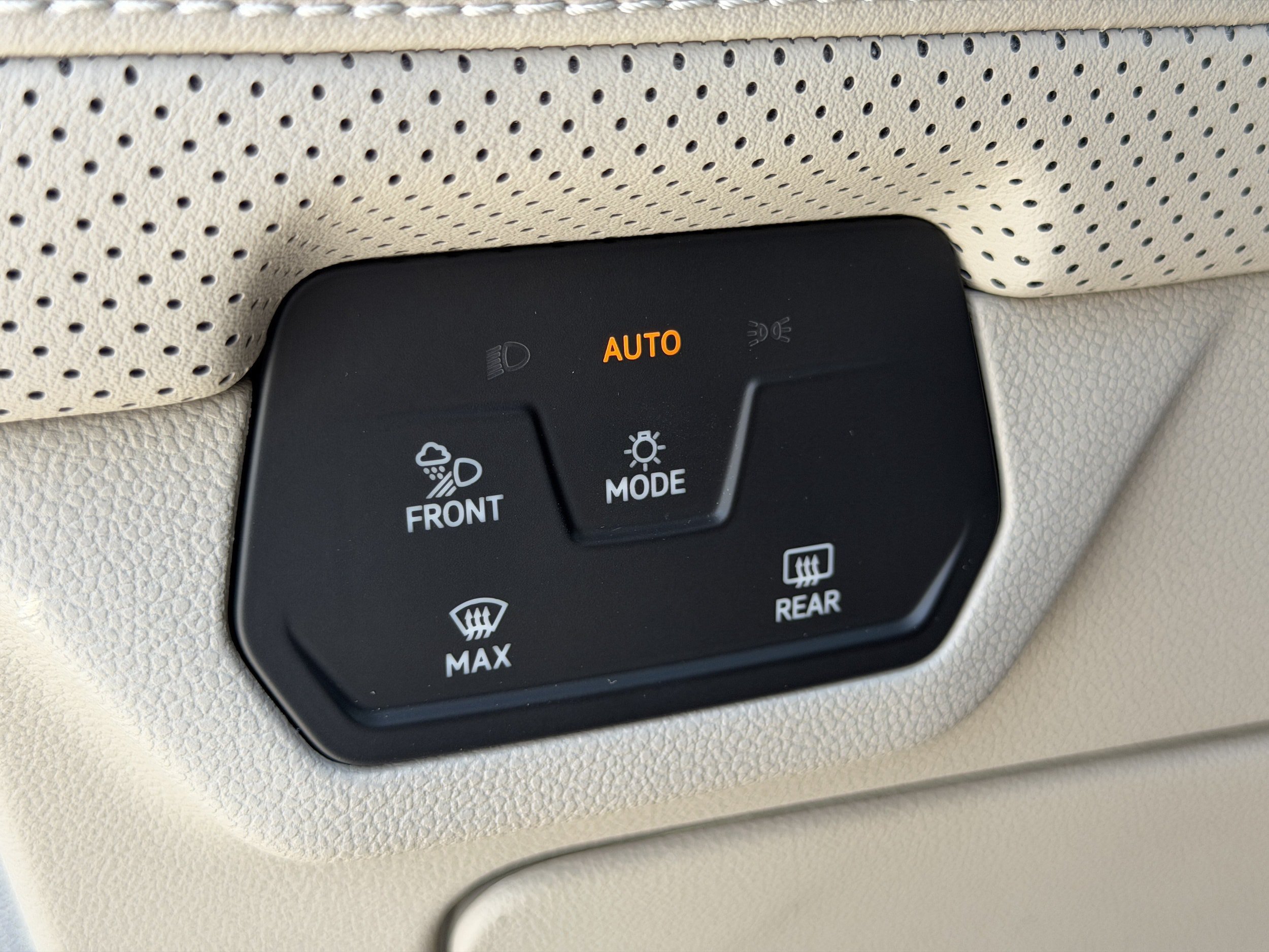 New 2026 Volkswagen Atlas SE FWD image 31