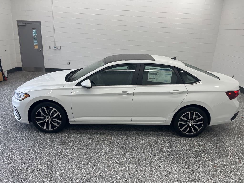 New 2026 Volkswagen Jetta SE image 2
