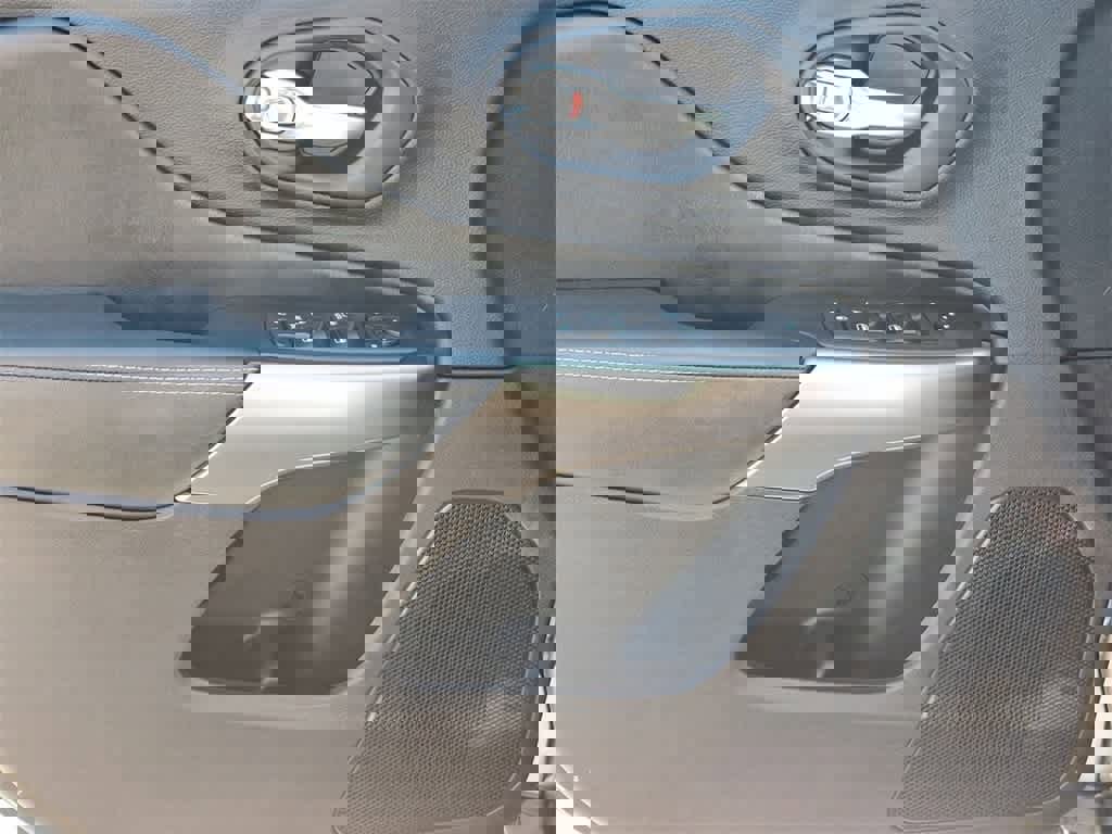 Used 2020 Jeep Cherokee Latitude image 16