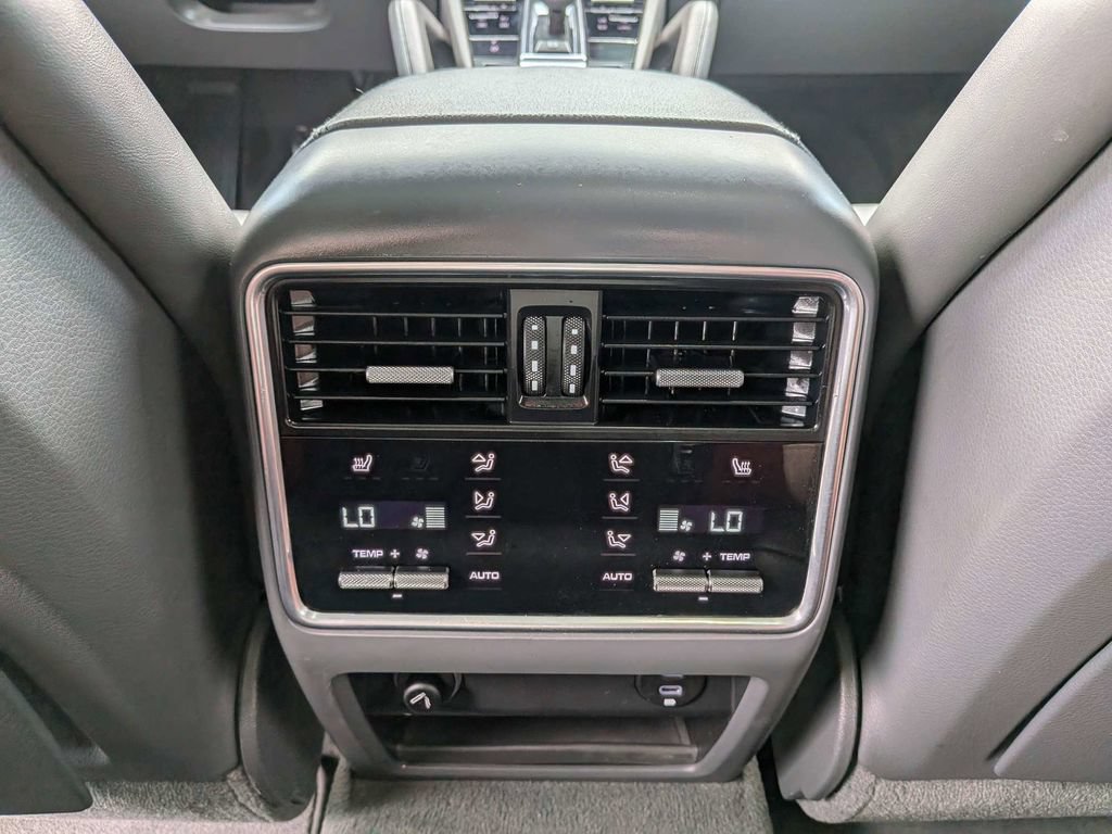 Used 2021 Porsche Cayenne Coupe AWD/4WD image 15