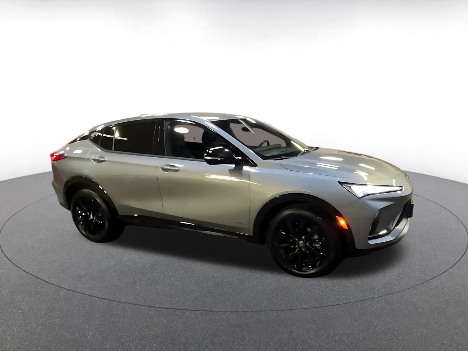 Used 2025 Buick Envista Sport Touring image 2