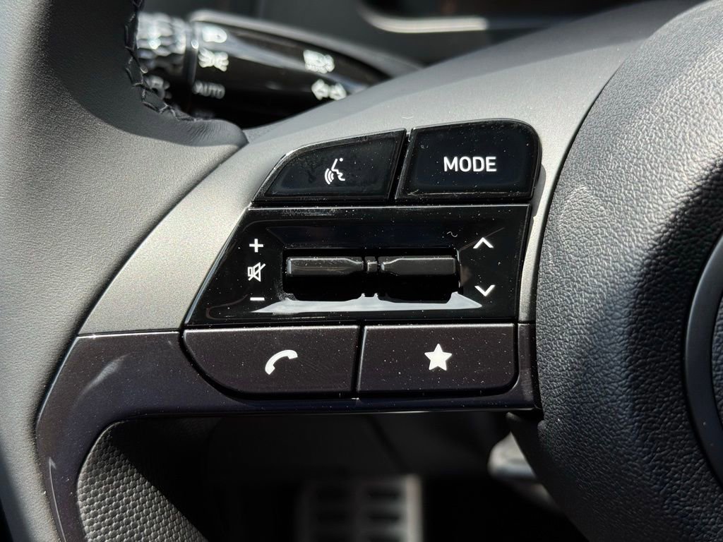 Certified 2025 Hyundai Elantra Sport image 21