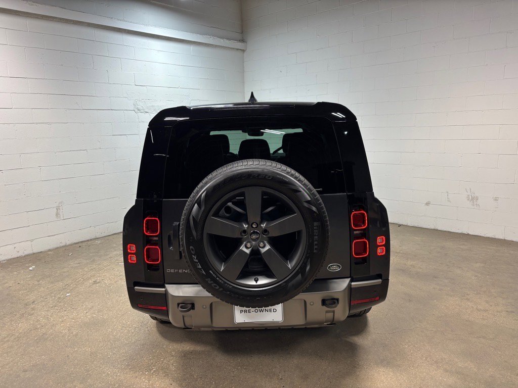 Used 2023 Land Rover Defender 130 X-Dynamic SE image 8