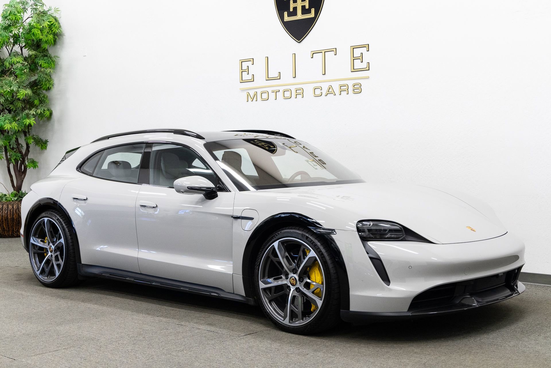 Used 2021 Porsche Taycan Turbo S AWD/4WD image 9