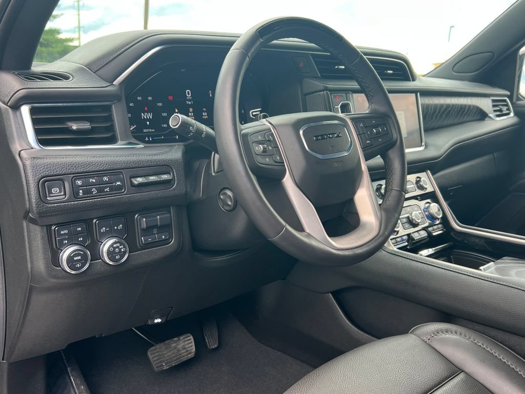 Used 2024 GMC Yukon Denali w/ Advanced Technology Package AWD/4WD image 27