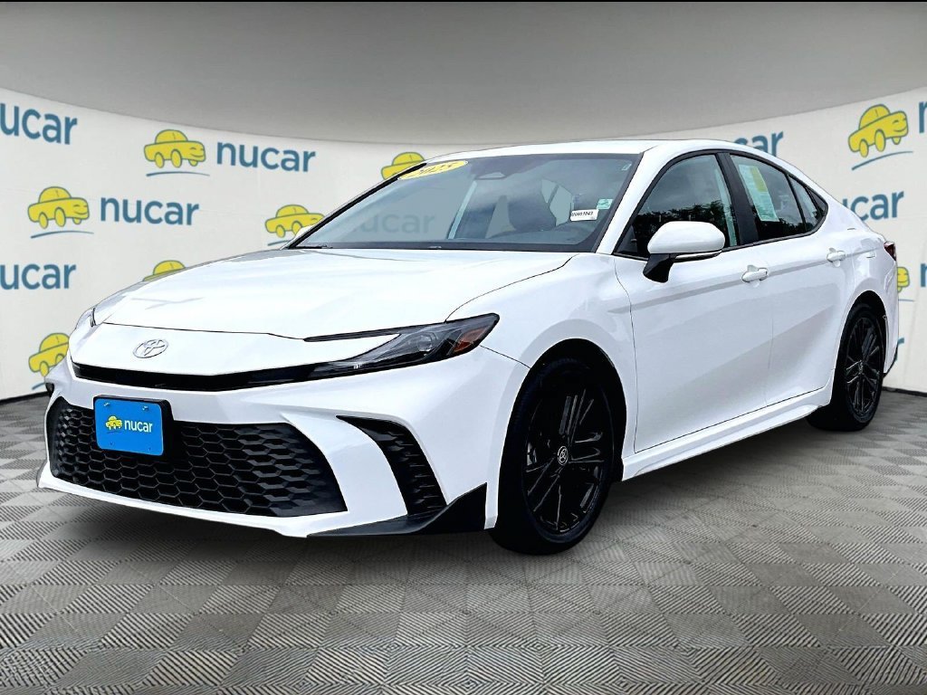 Used 2026 Toyota Camry SE FWD image 3