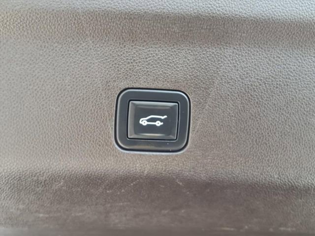 Certified 2022 Chevrolet Suburban LT AWD/4WD image 9