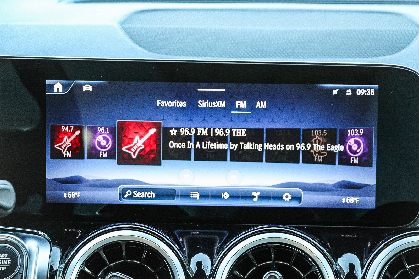 Certified 2025 Mercedes-Benz GLB 250 4MATIC image 15