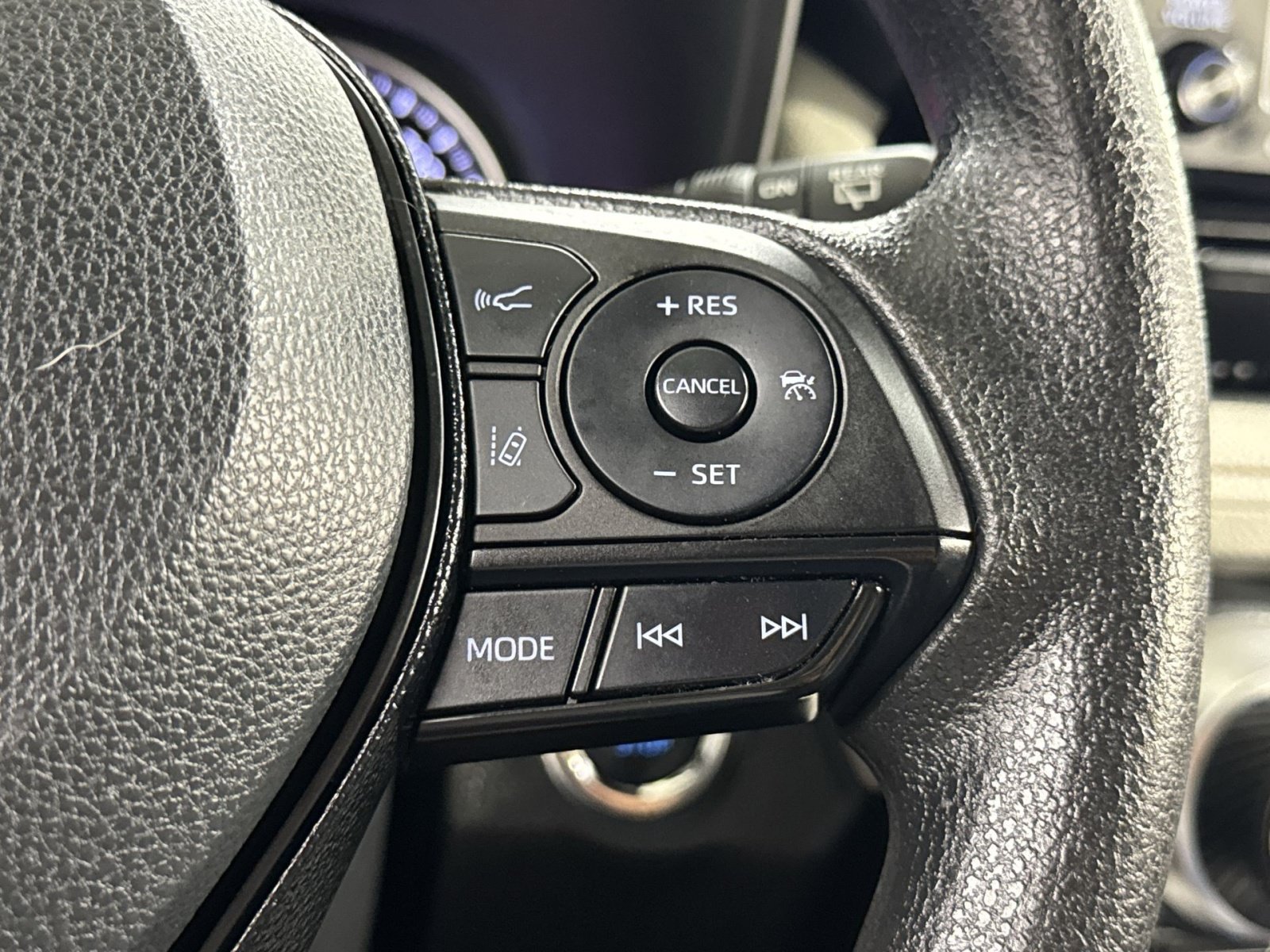 Used 2021 Toyota RAV4 XLE AWD/4WD image 44