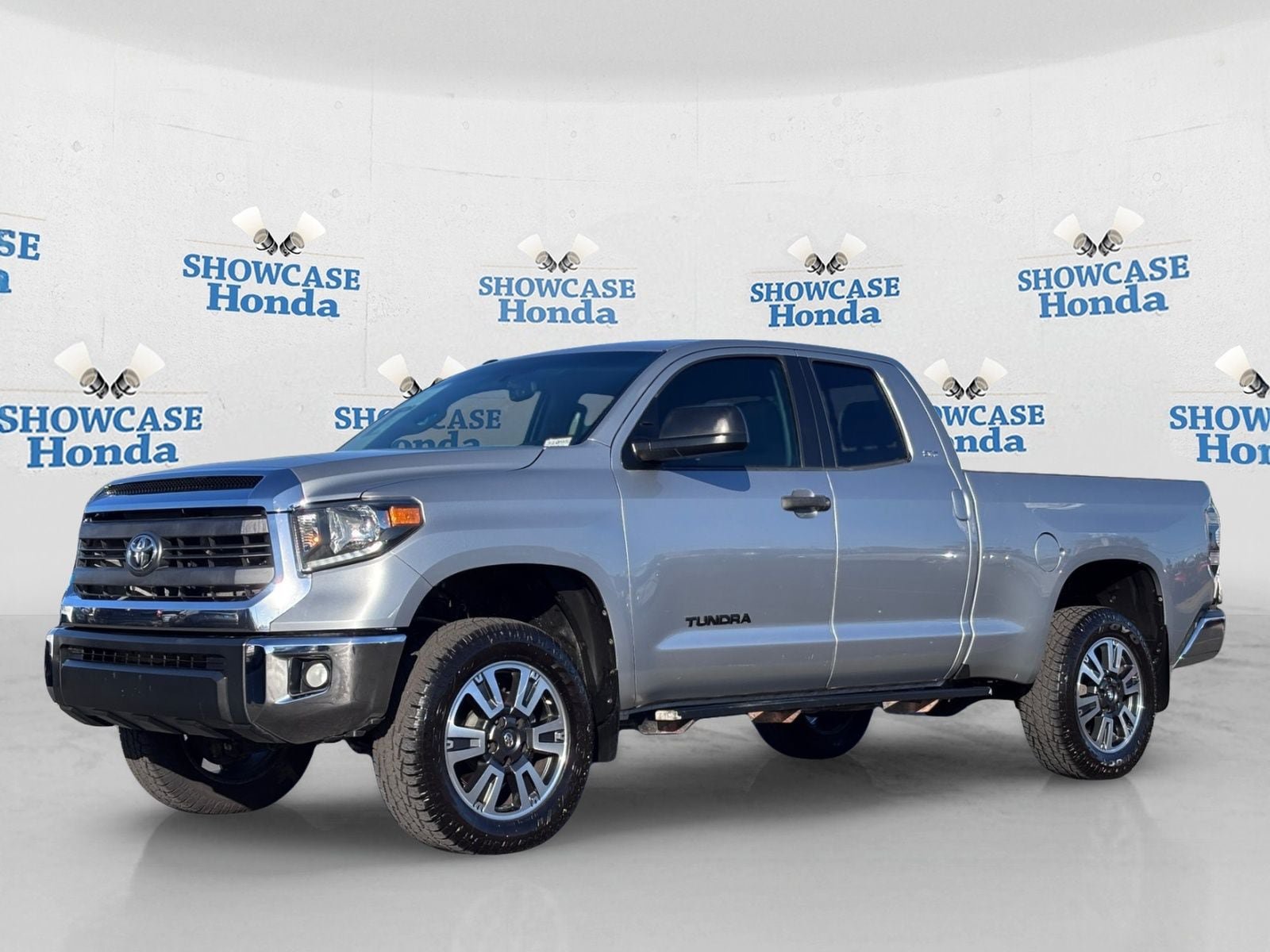 Used 2015 Toyota Tundra SR5 w/ SR5 Upgrade Package RWD image 2