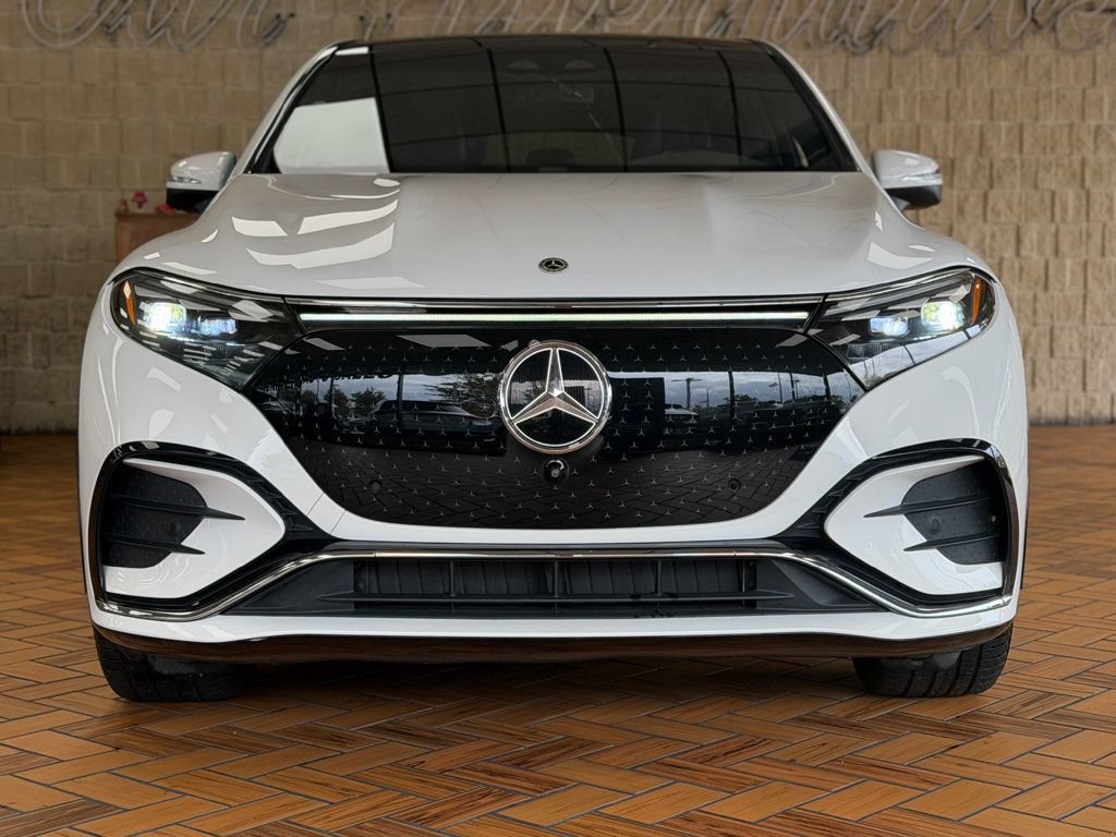 Used 2023 Mercedes-Benz EQS 580 4MATIC SUV image 3